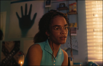 Qu'est-ce qu'Elle accepte de faire pour aider Charlie ?