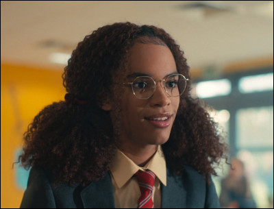 Pourquoi Elle était-elle punie dans son ancien lycée ?