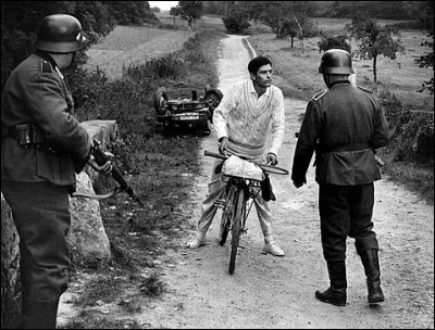 Quel rôle a-t-il dans le film "Paris brûle-t-il ?" ?