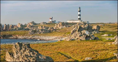 Armorique : laquelle de ces &icirc;les, class&eacute;e ''R&eacute;serve de Biosph&egrave;re'' par l'Unesco, fait partie du parc d'Armorique ?