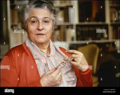 Cette pédiatre et psychanalyste était la mère d'un célèbre chanteur comique. Comment se prénommait-elle ?