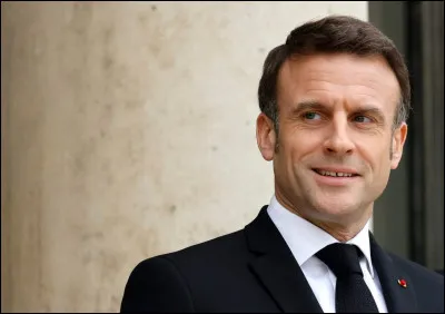 Quel âge a Emmanuel Macron en août 2024 ?