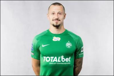 De quelle nationalité est le footballeur Adam Zrel'àk ?