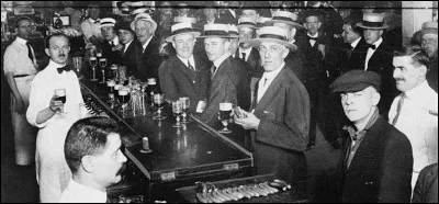 Le 5 décembre marque la fin dune mesure prise pour lutter contre la libre circulation des boissons alcoolisées aux États-Unis. Comment sappelait cette loi ?