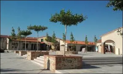 Pour finir, je vous emmène en Occitanie, à Saint-Jean-Pla-de-Corts. Ville de l'aire d'attraction Perpignanaise, sur les bords du Tech, elle se situe dans le département ...