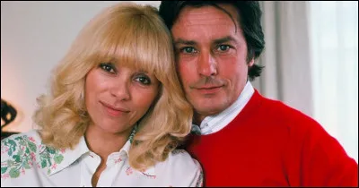 Parmi les femmes de sa vie, c'est avec Mireille Darc qu'Alain Delon a vécu le plus longtemps. Combien d'années ?