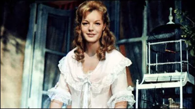 En 1958, dans quel film rencontre-t-il Romy Schneider avec laquelle, plus tard, il partagera 5 ans de sa vie ?