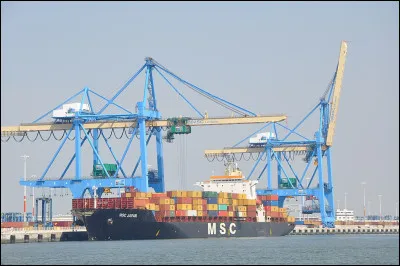 Se présente au poste, c'est le...