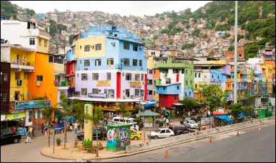 Ces lieux situés en Amérique du Sud sont une sorte de bidonville, parfois occupés par des trafiquants. Souvent visés par des campagnes de street art, ils sont aussi souvent oubliés et évités. Dans quel pays d'Amérique du Sud se situent-ils principalement ?