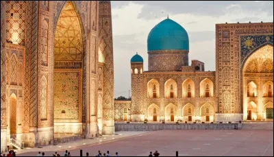 Samarcande est une ville culturelle et historique et une des attractions les plus visitées de son pays. Dans quel pays pouvez-vous observer ses dômes et ses arches ?