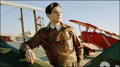 De quel aviateur, homme d'affaires et réalisateur américain le film "Aviator" (2004) relate-t-il la vie ?