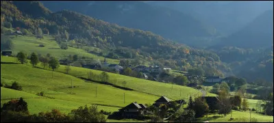 Dans quelle ville vivent les bellecombaises ?
