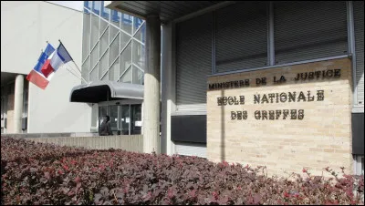 Pour accéder à lÉcole nationale des greffes afin de se former à devenir greffier, quel niveau d'étude faut-il avoir ?