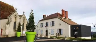 Village du Centre-Val-de-Loire, dans l'arrondissement de Saint-Amand-Montrond, Cours-les-Barres se situe dans le département ...