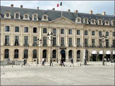 Sur quelle place de Paris le ministère de la Justice est-il situé en France ?