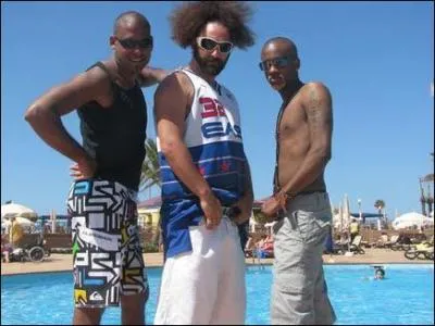 Qui chante : 'Laisse toi aller bb' ?