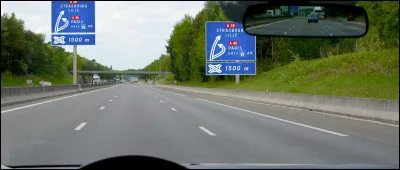 C'est un beau roman, c'est une belle histoire
C'est une romance d'aujourd'hui
Il rentrait chez lui, là-haut vers le brouillard
Elle descendait dans le Midi, le Midi
Ils se sont trouvés au bord du chemin...

Où Michel Fugain dit-il qu'ils se sont trouvés ?