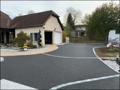 Pour Pierre Perret, où se trouve cet oiseau ?
Il m'est indifférent
Que l'oiseau ------
Aille d'un arbre à l'autre
Il peut bien s'envoler