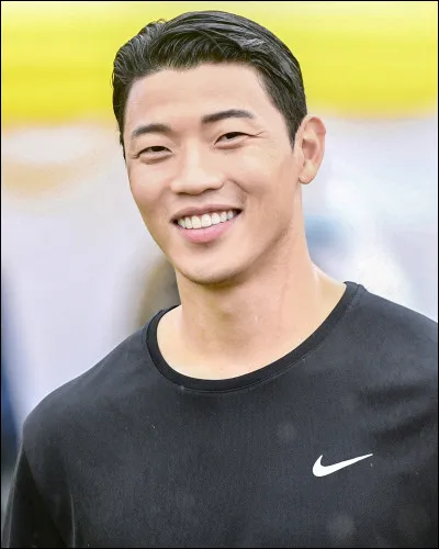 Quel est le nom de cet attaquant sud-coréen qui porte les couleurs de Wolverhampton ?