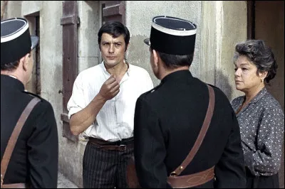 Il est Jean Lavigne, un jeune inconnu qui se fait engager comme ouvrier agricole dans une ferme, en réalité un criminel évadé du bagne : de quel film s'agit-il ?