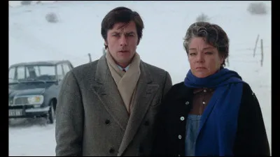 Il est le juge d'instruction Pierre Larcher qui enquête sur un meurtre commis dans le Haut-Doubs : de quel film s'agit-il ?