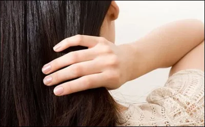 Les cheveux et les ongles continuent à pousser après la mort.