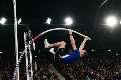 Le recordman du saut à la perche actuel (août 2024) est américano-suédois.