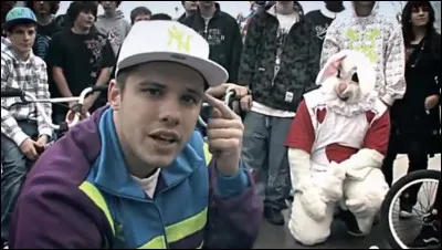 Avec quelle chanson Orelsan se fait-il connaître en 2008 ?