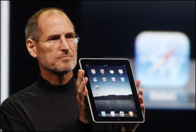 En 2010 Steve Jobs présente l'iPad, une nouvelle tablette tactile qui connaîtra un grand succès. Quelle marque américaine de technologie a proposé cet iPad ?