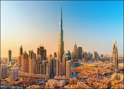 En 2010 à Dubaï, aux Émirats arabes unis, la plus haute tour du monde, mesurant 828 mètres, a été inaugurée. Quel est son nom ?
