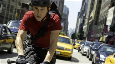 Comment s'intitule le film où un coursier est pris en chasse par un policier qui veut récupérer au plus vite un courrier ?