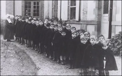 Renaud - Putain de camion. (la chanson est de 1988)
"...Nous on a plus notre meilleur copain
T'étais un clown mais t'étais pas un pantin
Enfoiré on t'aimait bien
Maintenant ...

Oui, maintenant qu'est-on ?