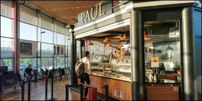 Yves Montand : À bicyclette. (la chanson est de 1968)
"Quand on partait sur les chemins
À bicyclette
Nous étions quelques bons copains
Y avait Fernand, y avait Firmin
Y avait Francis et Sébastien

Et qui encore ?