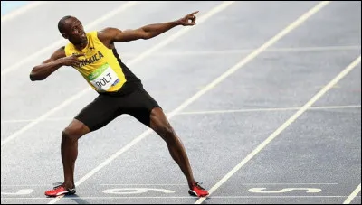 Brigitte Bardot : Harley Davidson. (la chanson est de 1967)
"... Je n'ai besoin de personne en Harley Davidson
Je n'reconnais plus personne en Harley Davidson
Je vais à...
À quelle vitesse va-t-elle sur sa moto ?