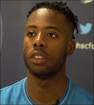 Quel est le nom de cet attaquant français qui a été transféré à l'Olympique de Marseille en 2024 en provenance du Racing Club de Lens ?