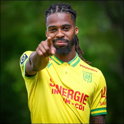 Quel est le nom de ce défenseur central international haïtien évoluant au FC Nantes ?