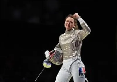 Quelle est sa place mondiale en individuel lors de la saison 2015/2016 chez les Seniors ?