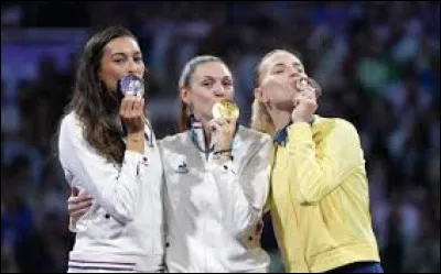 Depuis mars 2022, d'où a-t-elle été opérée ?