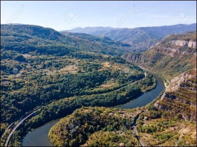 Quel fleuve traverse Sofia ?
