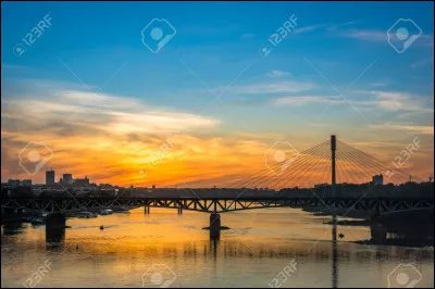 Quel fleuve traverse Varsovie ?