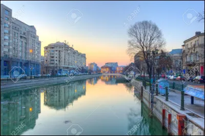 Quel fleuve traverse Bucarest ?