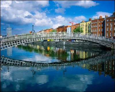 Quel fleuve traverse Dublin ?