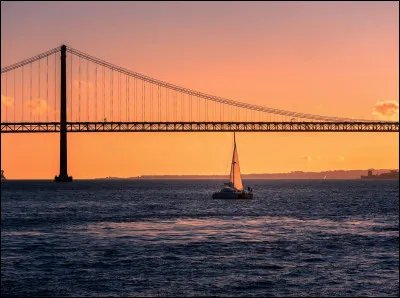 Quel fleuve traverse Lisbonne ?