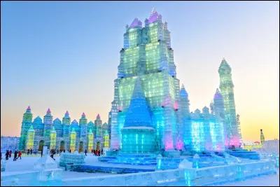 Où se déroule le "Festival de sculpture sur glace" ?