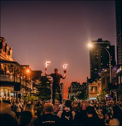 Comment se nomme le plus grand festival artistique de lhémisphère sud ?