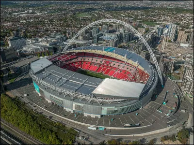 On repart en Europe pour voir le Wembley Stadium. Dans quel pays est-il situé ?