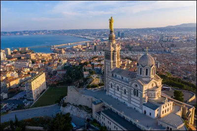 La commune la plus peuplée du vrai Sud et deuxième ville la plus peuplée de France abritant le meilleur club de France : il s'agit de...