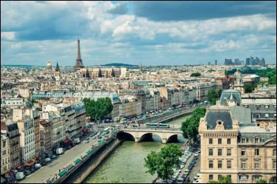 Impossible de trouver une photo sans monument de cette ville tellement elle est remplie d'histoire. Ville de l'amour, de la culture mais aussi du sport. Caracolant en tête du classement des villes les plus peuplées de France avec 2 millions d'habitants. Il s'agit donc de...