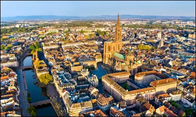 Connue pour sa saucisse elle est peuplée de plus de 270 000 habitants !