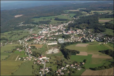 Avec 2500 habitants il s'agit de la commune la moins peuplée de ce quiz, elle compte parmi les 21 communes seulement commençant par X en France, elle est située dans les Vosges :